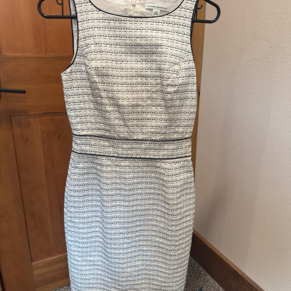 Banana Republic White Textured Sleeveless Sheath Dress with Black Trim